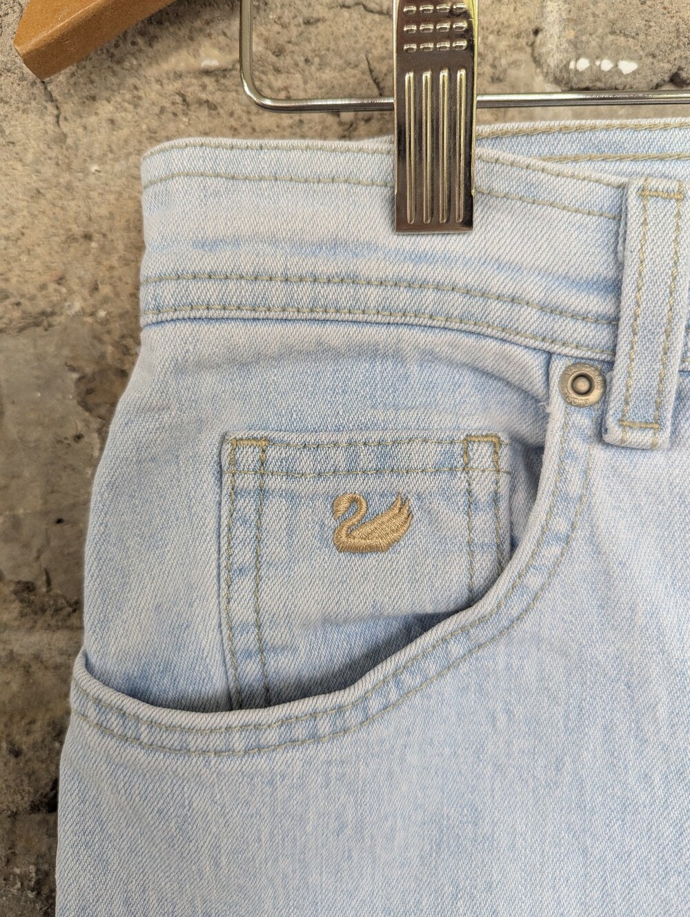 Vintage Gloria Vanderbilt Ultra High-Rise Straight Leg Light Wash Women’s Jeans